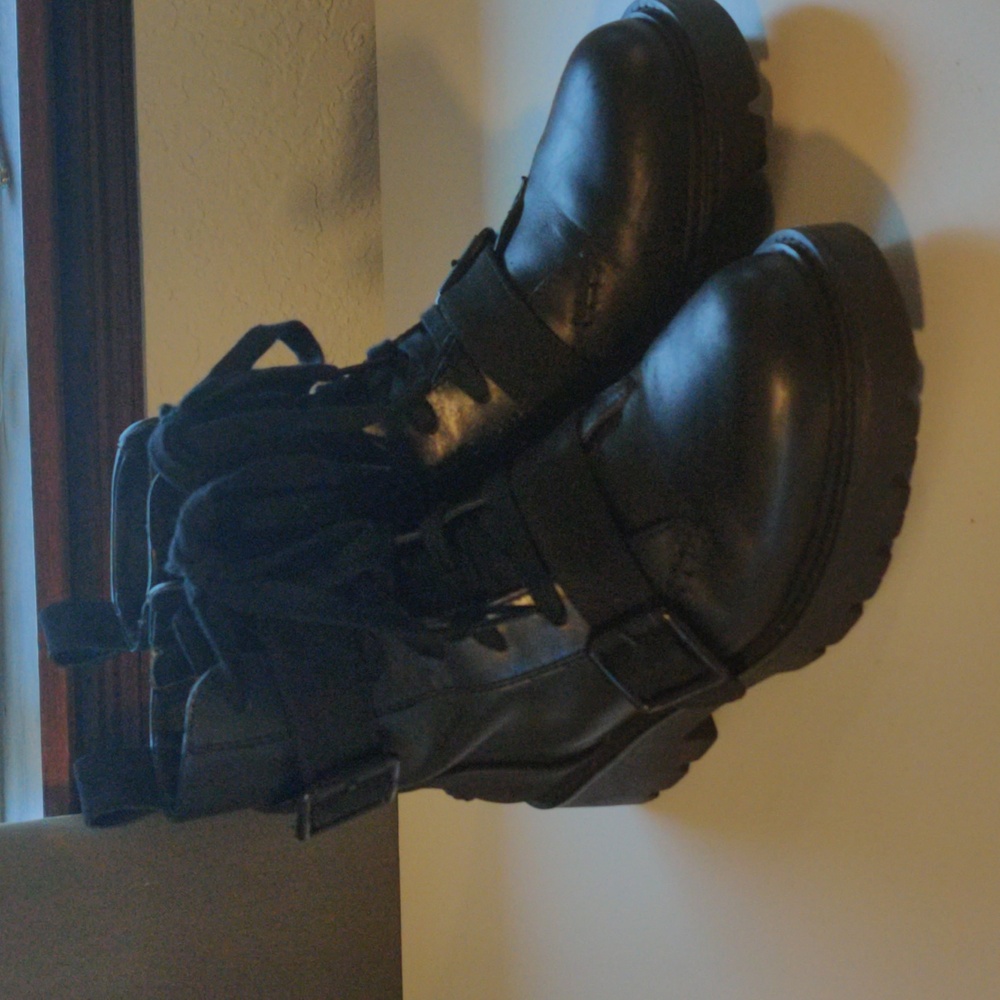 UGG Black leather Boots in EUC
